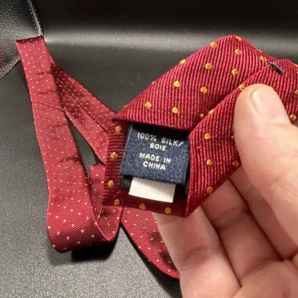 J. Crew Hockey Tie Men's 59" Long 2.5" Wide Red 100% Silk Yellow Polka Dot - Picture 6 of 6